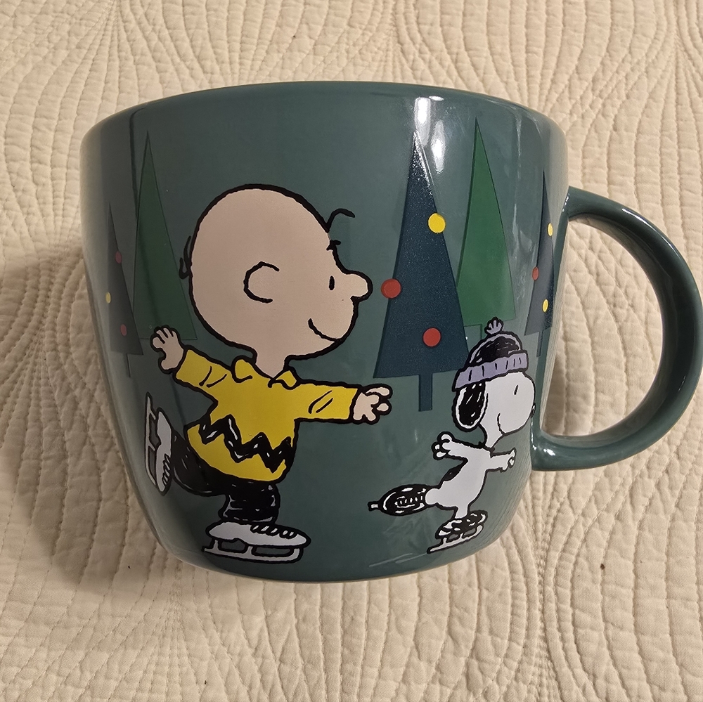 NWOT Peanuts Oversized Ceramic Mug with Charlie Brown and Snoopy, 25 Oz